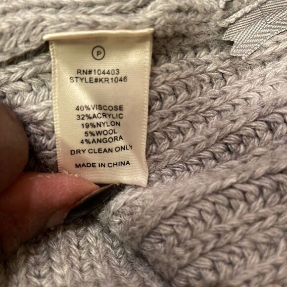 Gray sleeveless sweater  - Picture 4 of 7